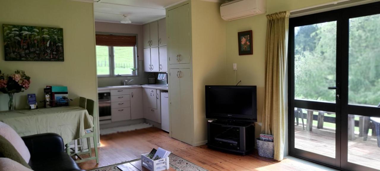 טאומרנוי Earthsounds Country Cottage מראה חיצוני תמונה